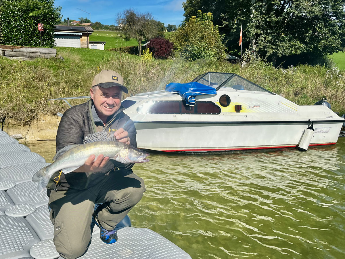 Le vainqueur du concours d'automne 2025 avec un sandre de 1,720 kg